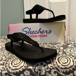 Sketchers yoga foam sandals